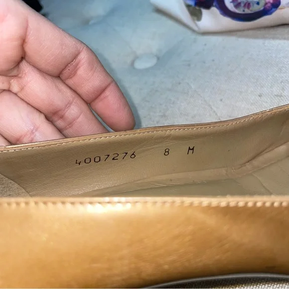 Stuart Weitzman moccasin pump Gold leather Heels Size 8W Women'S - Picture 9 of 10